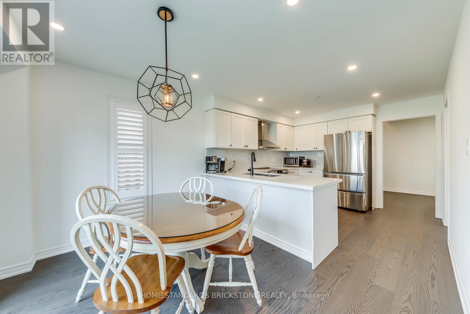 1296 Inglehart Drive, Burlington, ON - Indoor Photo Showing Dining Room