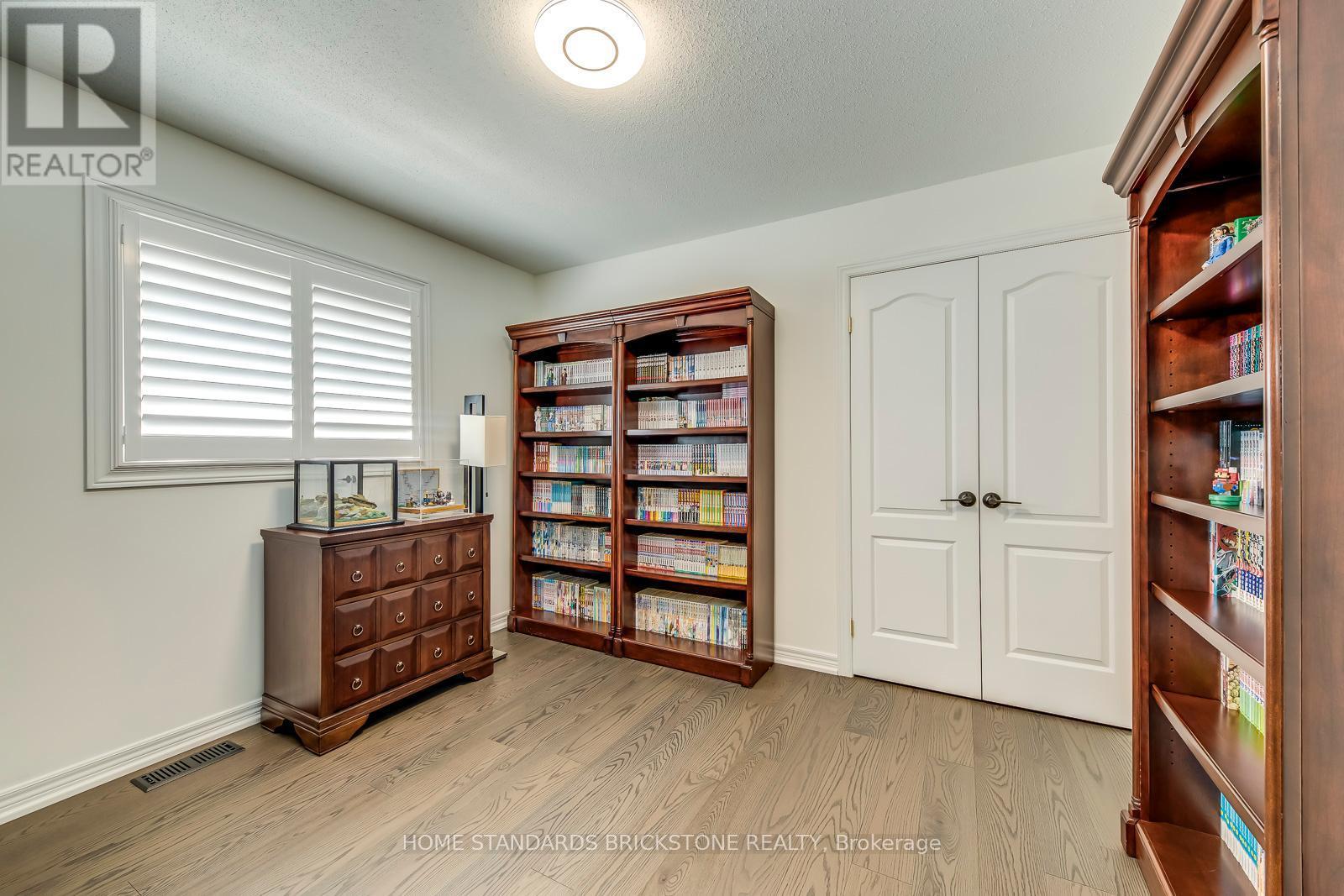 1296 Inglehart Drive, Burlington, ON - Indoor