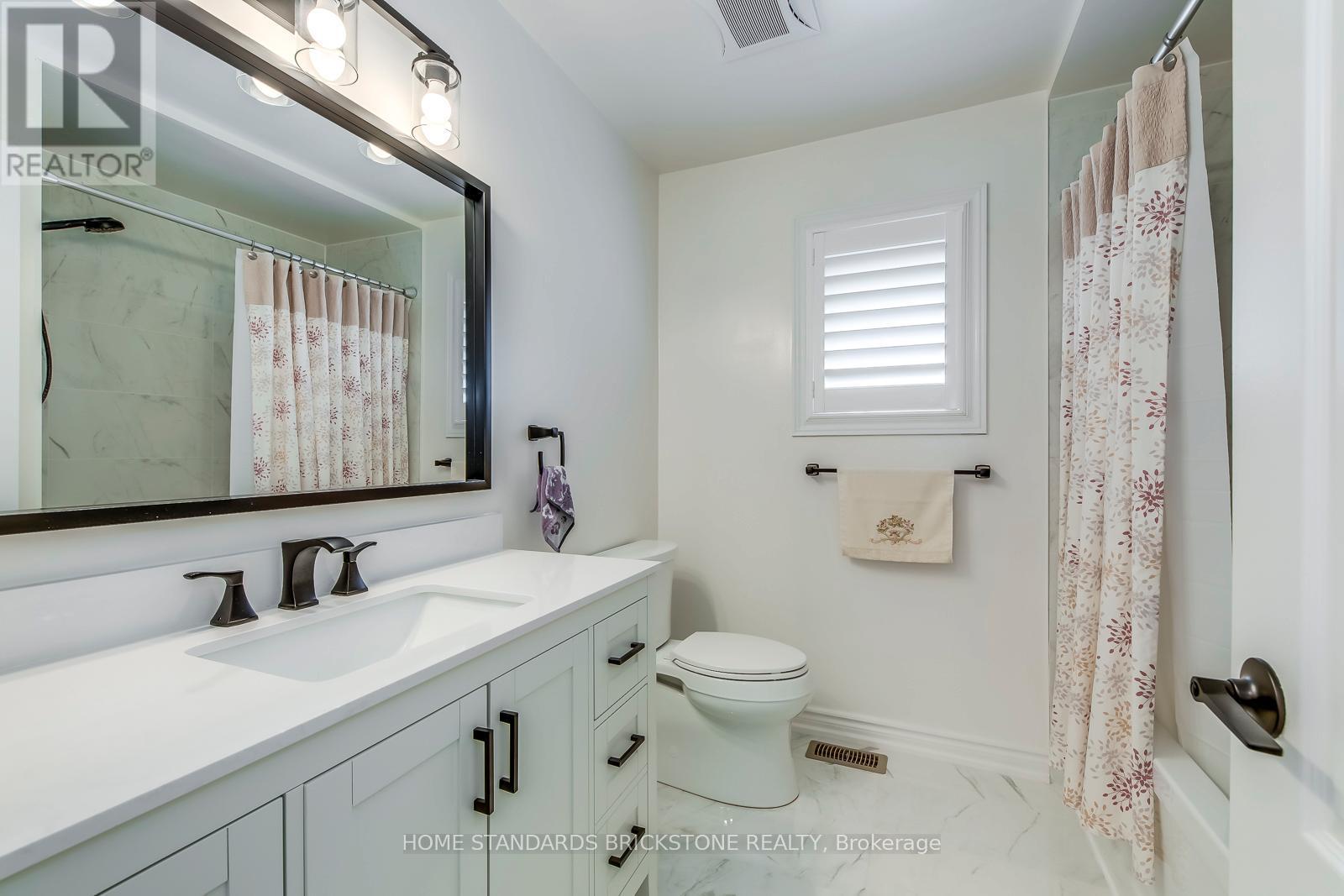 1296 Inglehart Drive, Burlington, ON - Indoor Photo Showing Bathroom