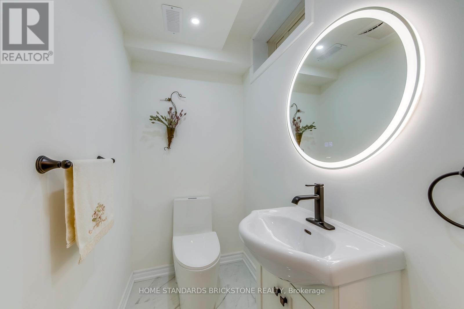 1296 Inglehart Drive, Burlington, ON - Indoor Photo Showing Bathroom
