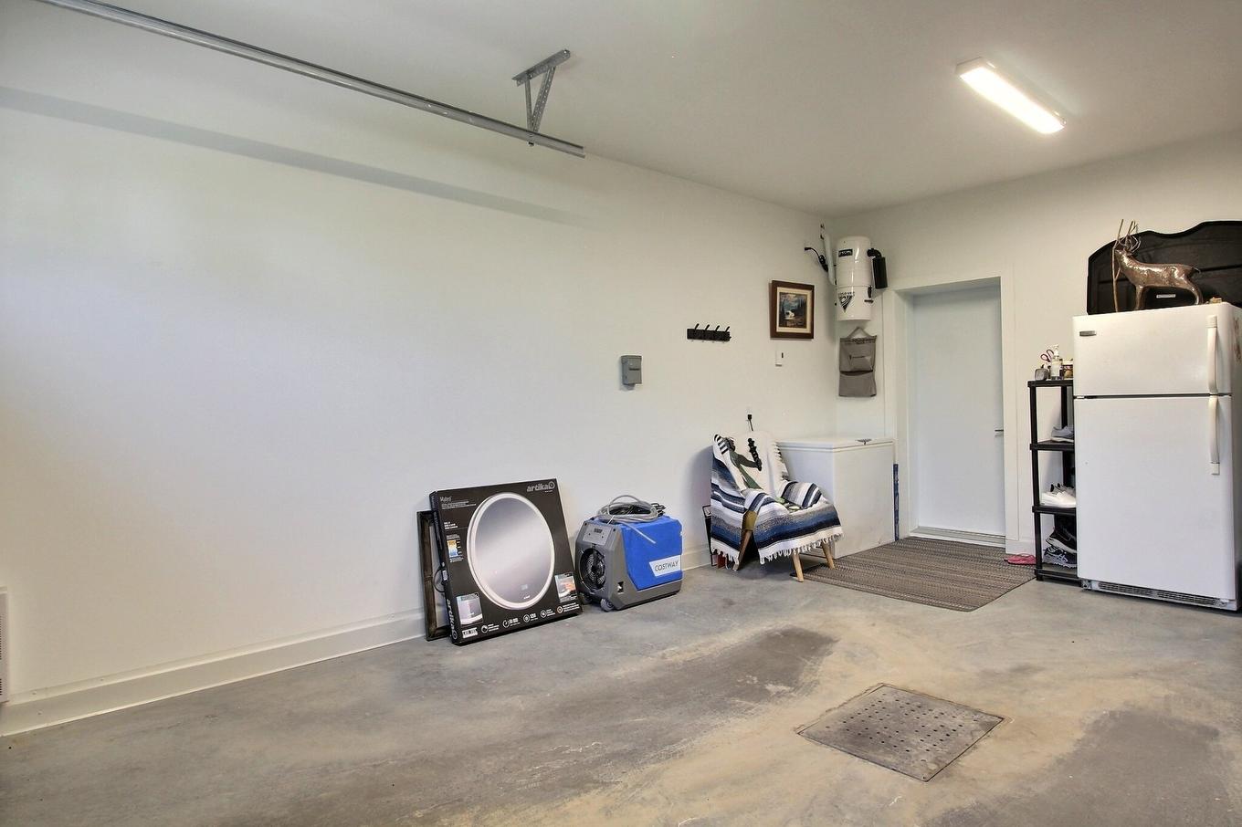 Garage - 2-65 Rue Desjardins, Magog, QC - Indoor Photo Showing Other Room