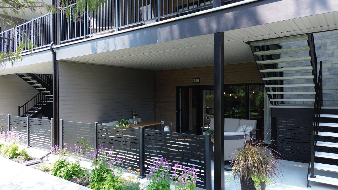 Terrasse - 2-65 Rue Desjardins, Magog, QC - Outdoor