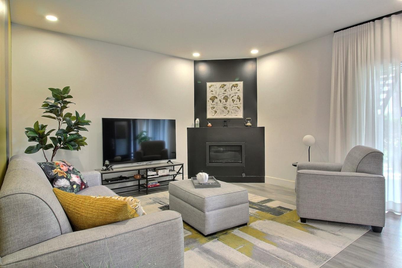 Salon - 2-65 Rue Desjardins, Magog, QC - Indoor Photo Showing Living Room With Fireplace