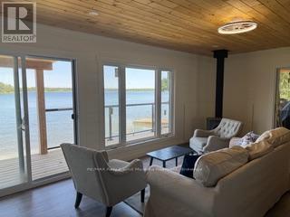 1370 Georgian Bay Water, The Archipelago (Archipelago North), ON - Indoor Photo Showing Living Room