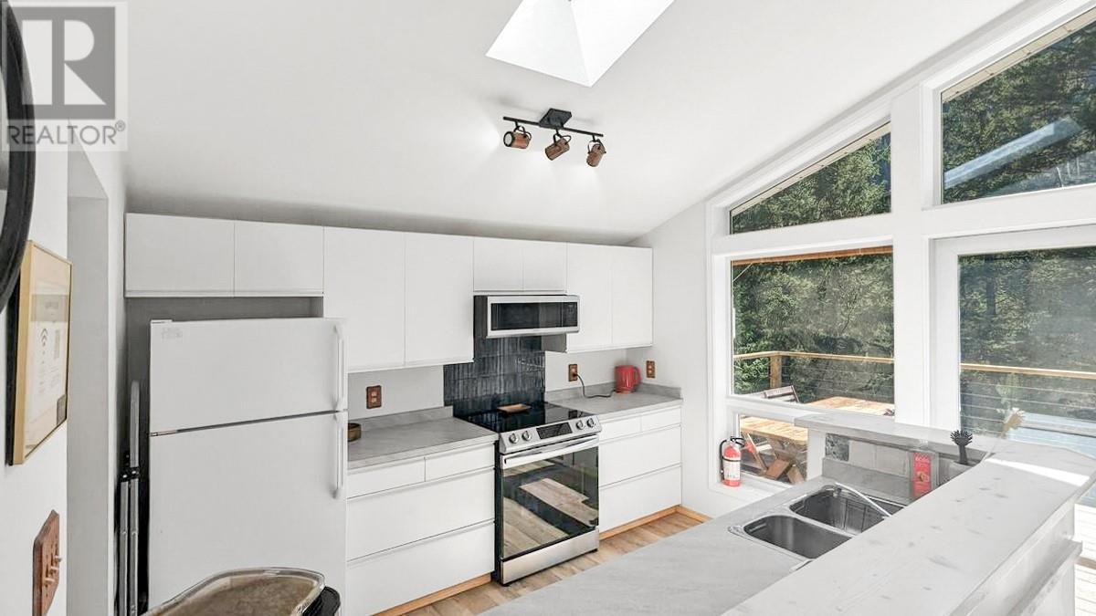 221 Prospect Drive, Princeton, BC - Indoor Photo Showing Kitchen With Double Sink