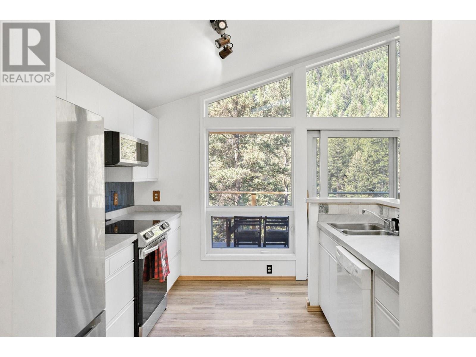 221 Prospect Drive, Princeton, BC - Indoor Photo Showing Kitchen With Double Sink