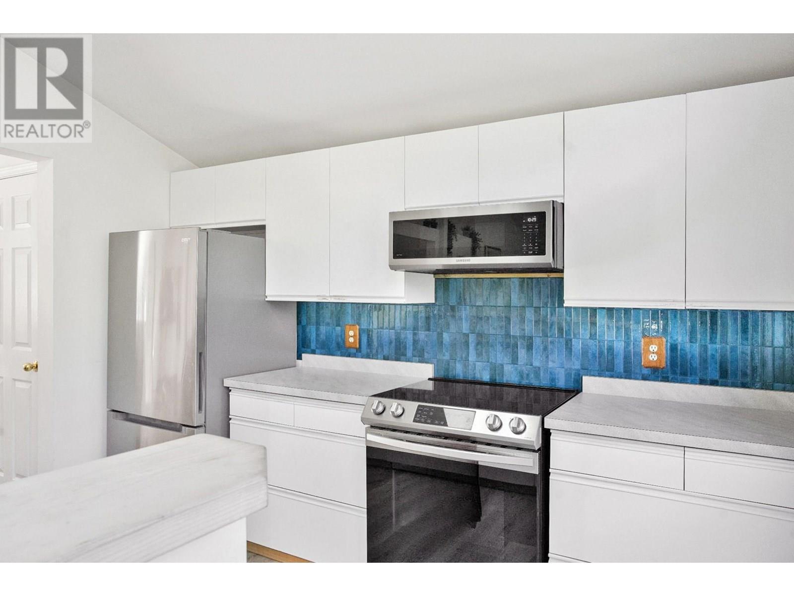 221 Prospect Drive, Princeton, BC - Indoor Photo Showing Kitchen