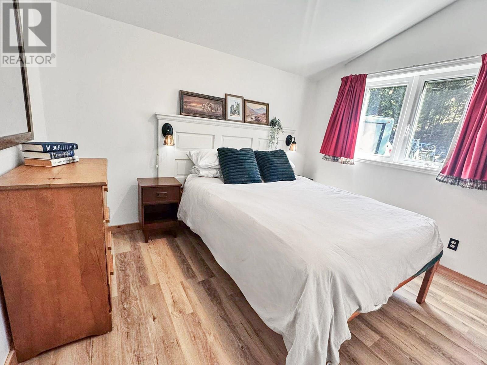 221 Prospect Drive, Princeton, BC - Indoor Photo Showing Bedroom