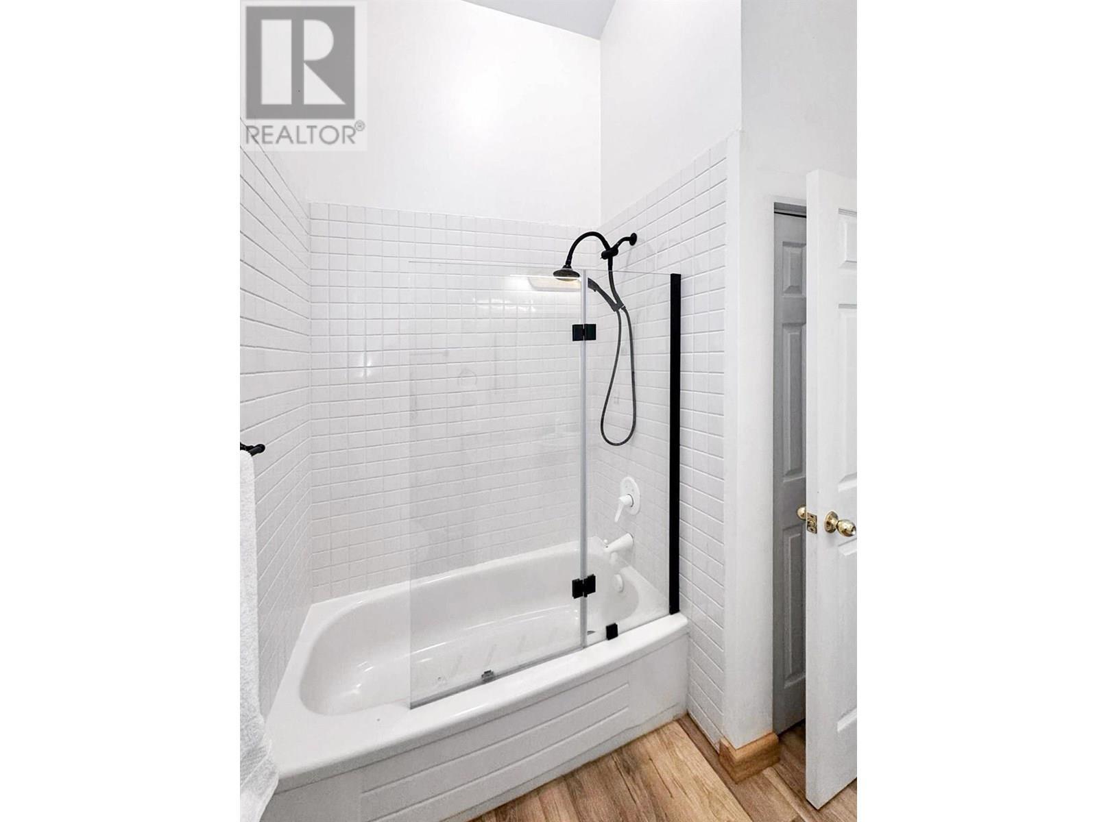 221 Prospect Drive, Princeton, BC - Indoor Photo Showing Bathroom