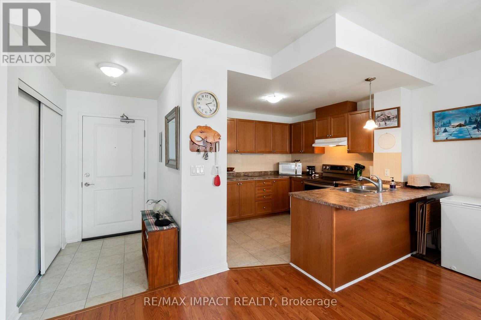 222 - 148 Third Street, Cobourg, ON - Indoor Photo Showing Kitchen With Double Sink