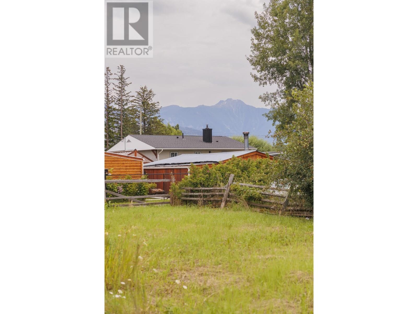 874 3Rd Avenue, Mcbride, BC