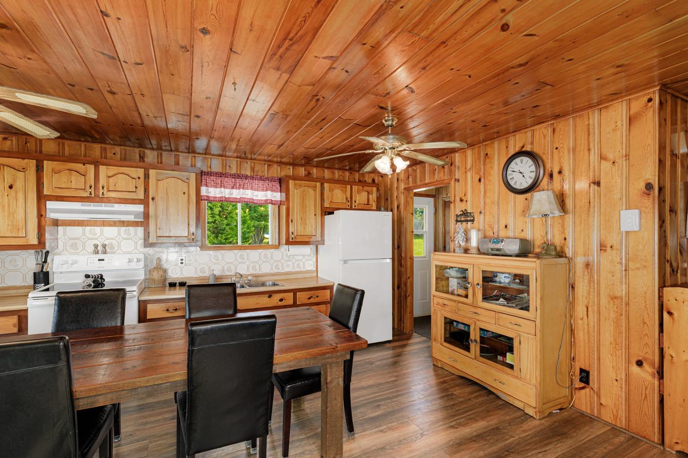 Overall view - 2480 Ch. Du Tour-Du-Lac, Nominingue, QC - Indoor Photo Showing Kitchen