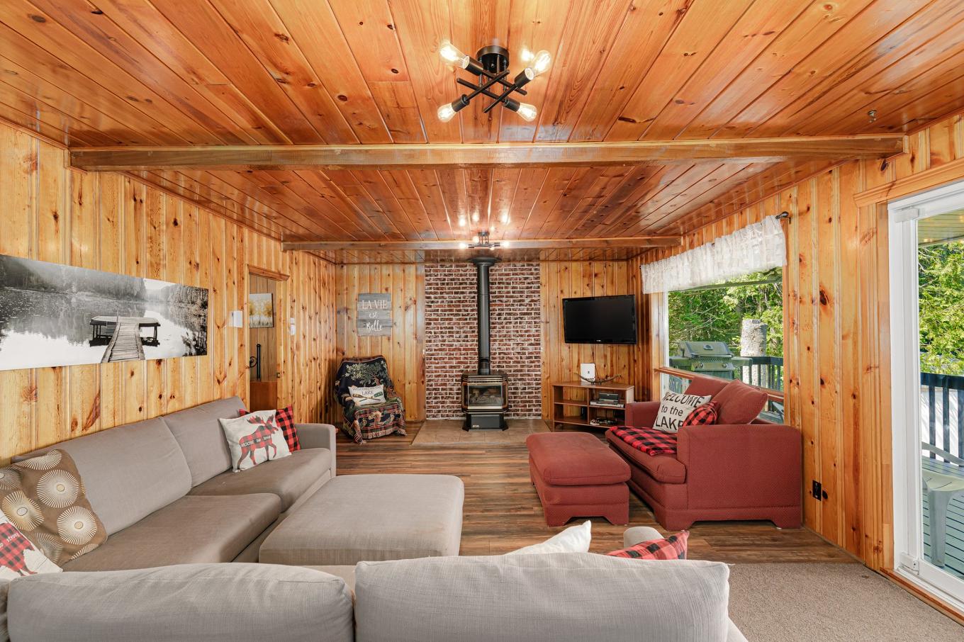 Living room - 2480 Ch. Du Tour-Du-Lac, Nominingue, QC - Indoor Photo Showing Living Room