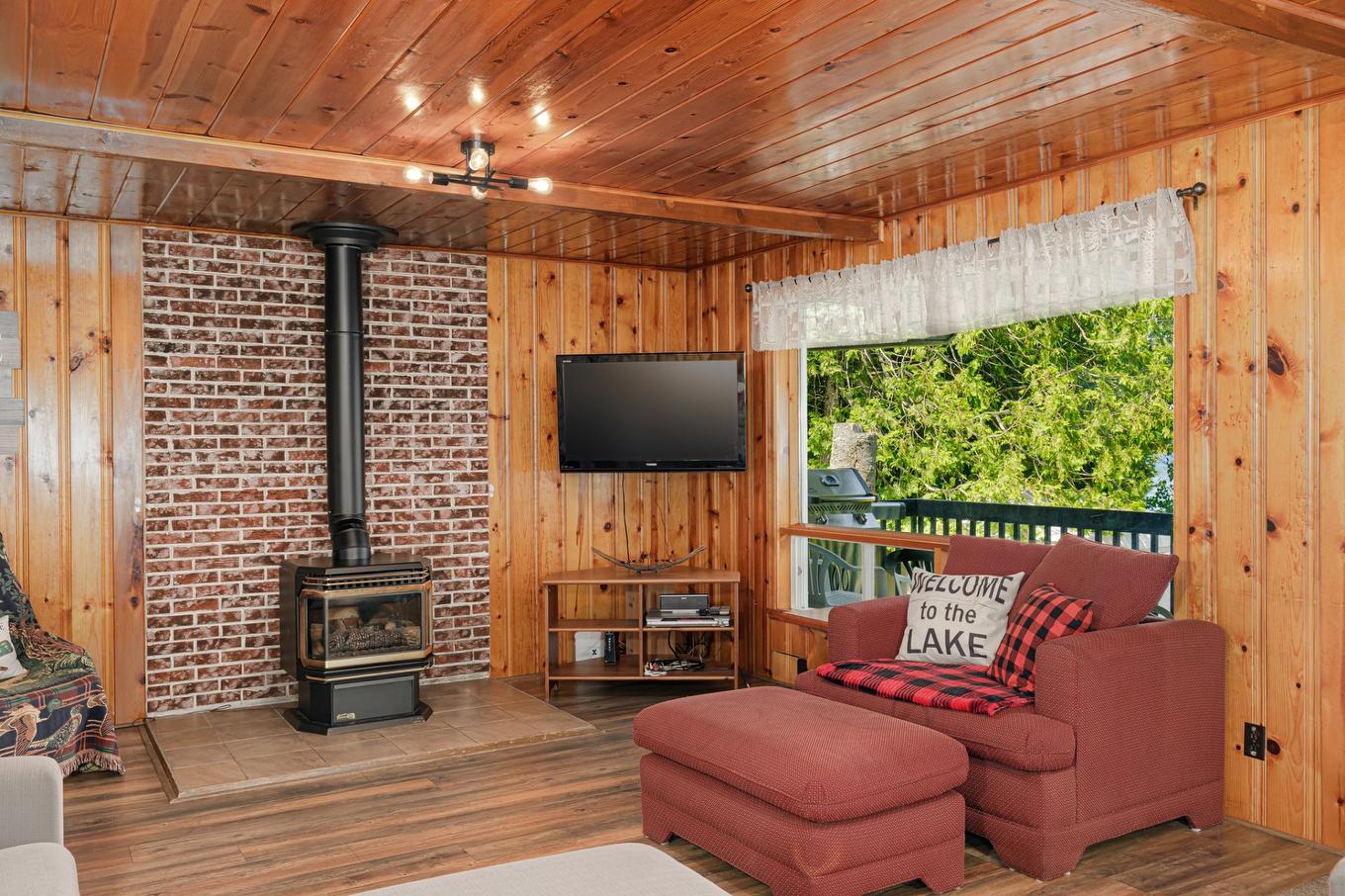 Living room - 2480 Ch. Du Tour-Du-Lac, Nominingue, QC - Indoor Photo Showing Other Room With Fireplace