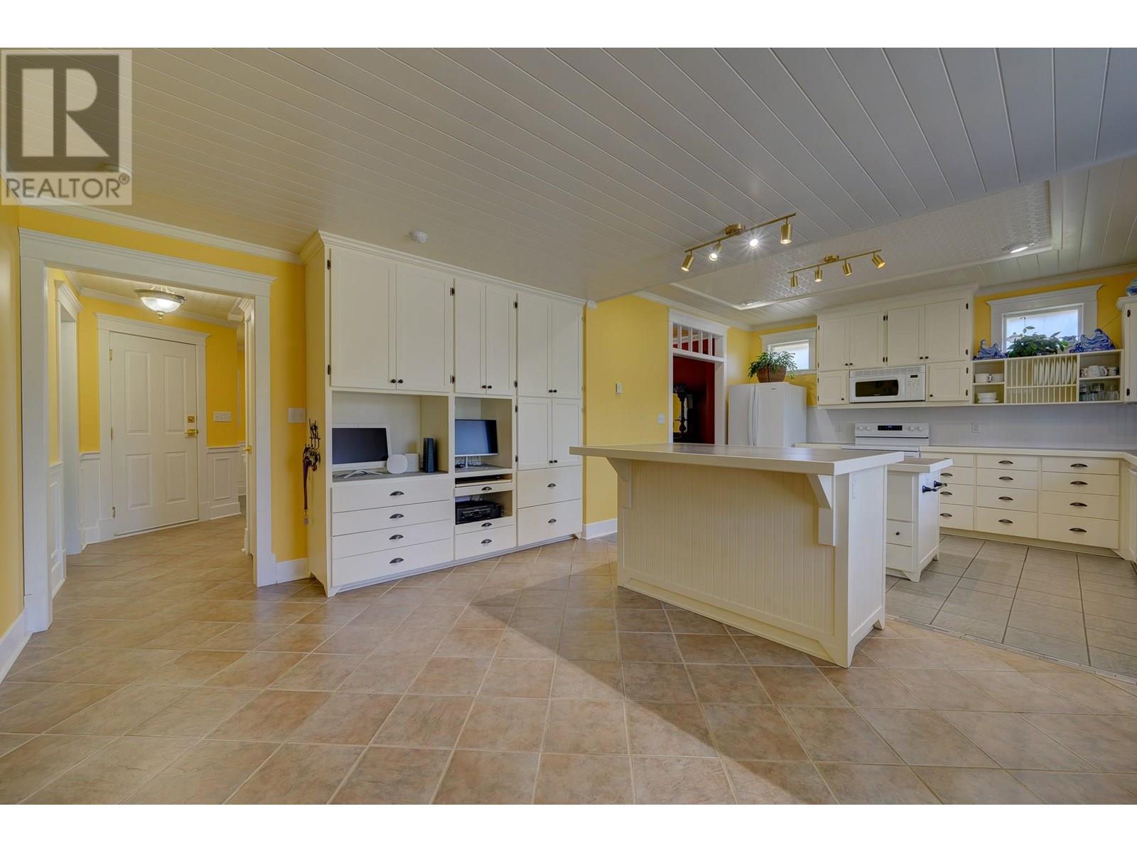 4761 Birch Lane, Barriere, BC - Indoor Photo Showing Kitchen