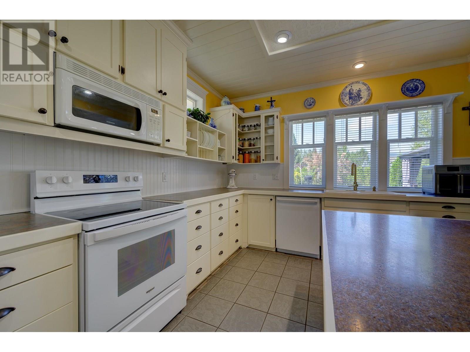 4761 Birch Lane, Barriere, BC - Indoor Photo Showing Kitchen