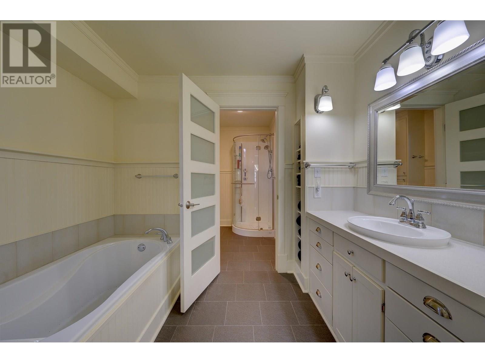 4761 Birch Lane, Barriere, BC - Indoor Photo Showing Bathroom
