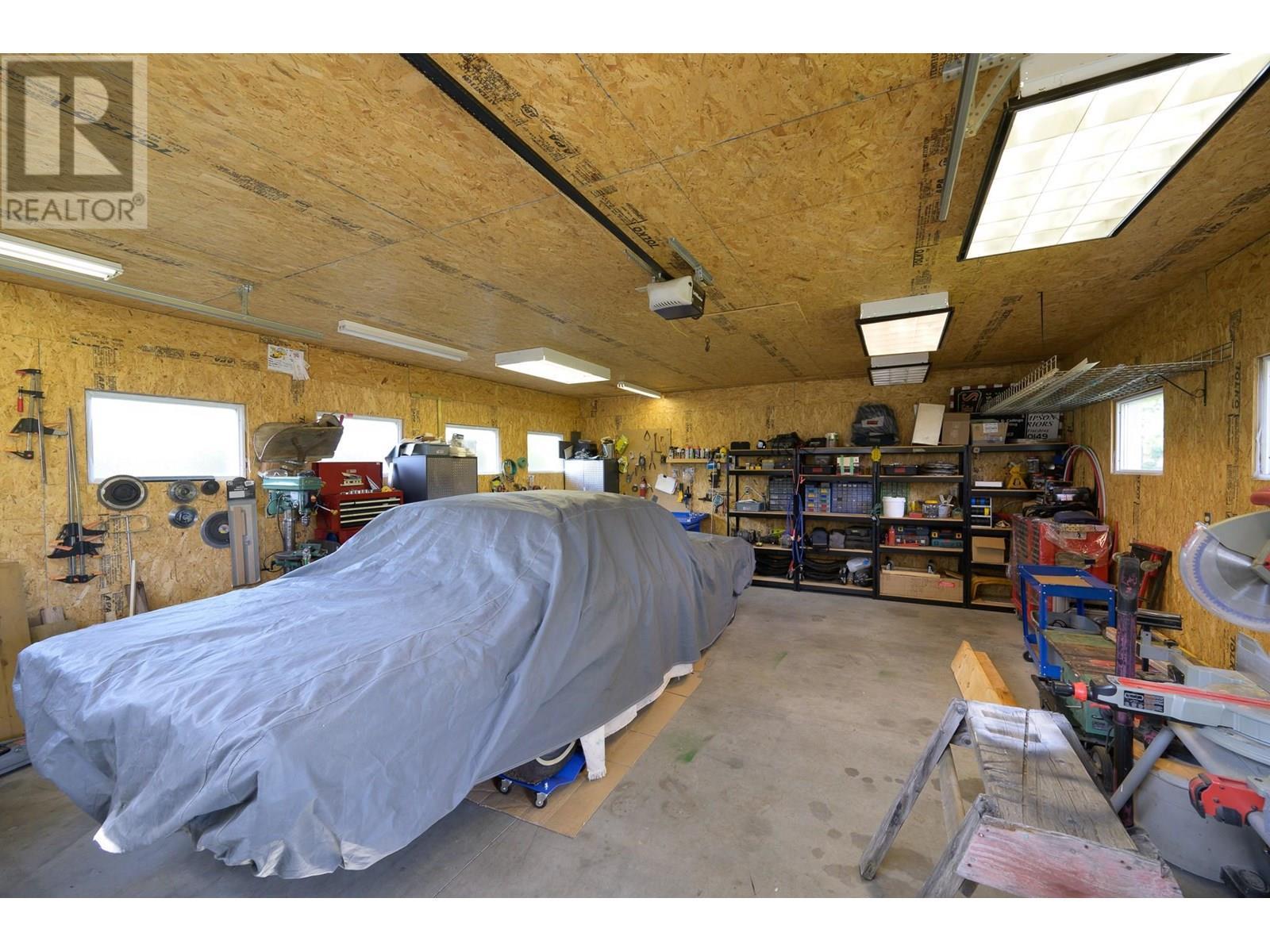 4761 Birch Lane, Barriere, BC - Indoor Photo Showing Garage