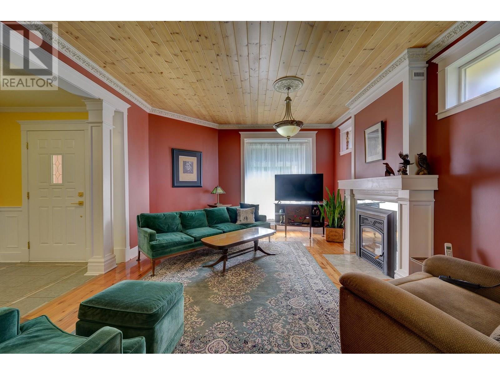 4761 Birch Lane, Barriere, BC - Indoor Photo Showing Living Room With Fireplace