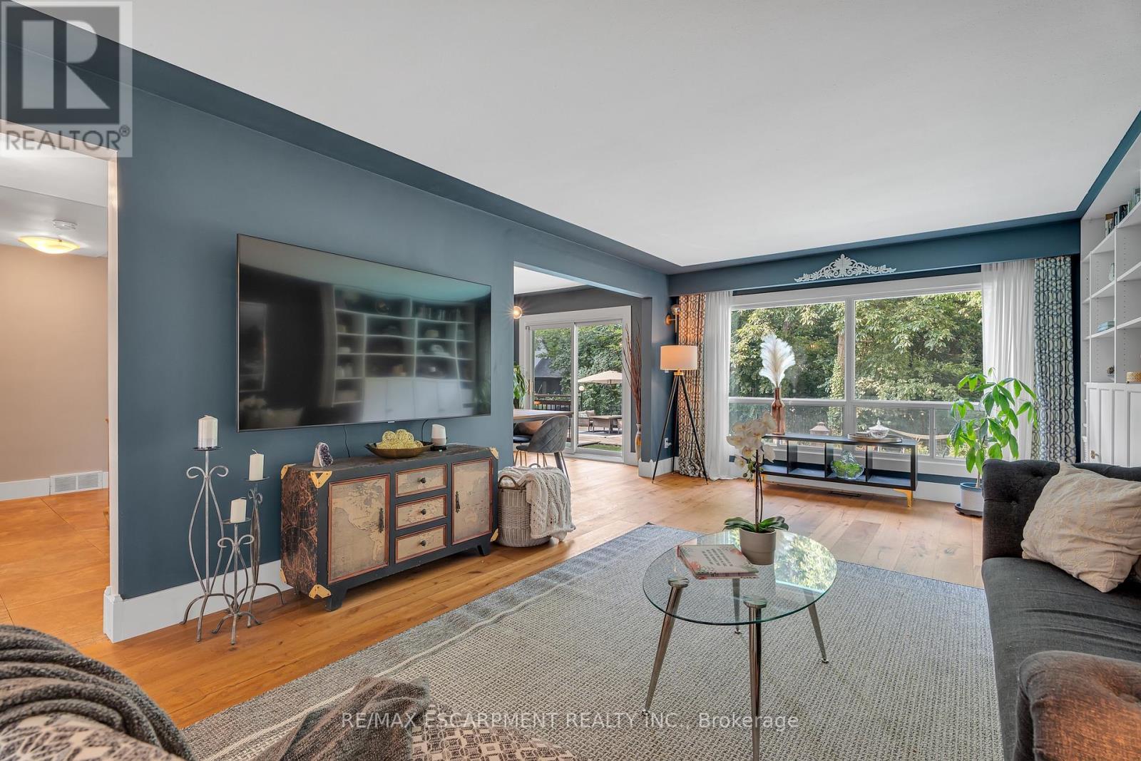 316 Fennell Avenue, Hamilton, ON - Indoor Photo Showing Living Room