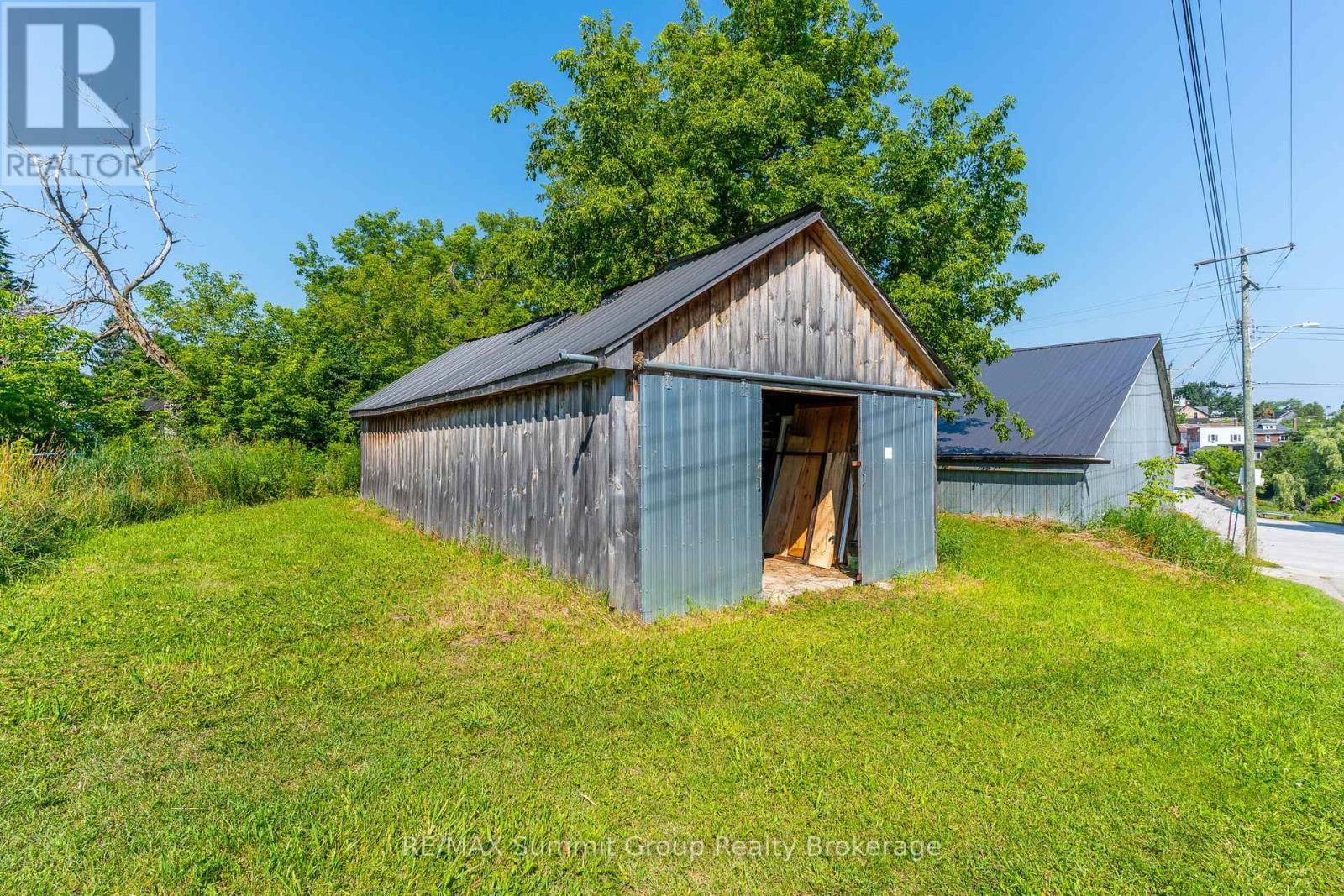 140 & 145 Wellington Street, Grey Highlands, ON