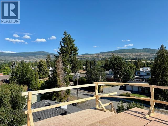 4495 Walker Road Unit# 1, Kelowna, BC - Outdoor With View