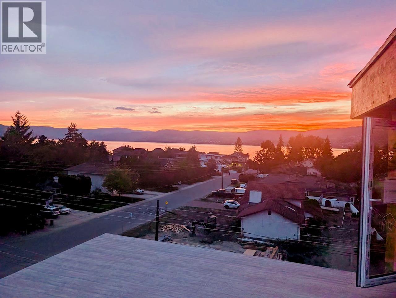 4495 Walker Road Unit# 1, Kelowna, BC - Outdoor With View