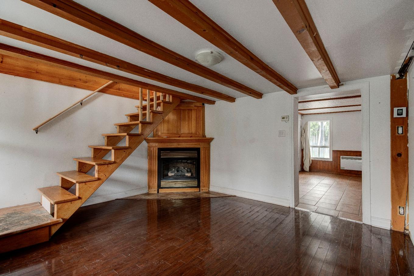 Salon - 75 Rue Bouthillier N., Saint-Jean-Sur-Richelieu, QC - Indoor With Fireplace