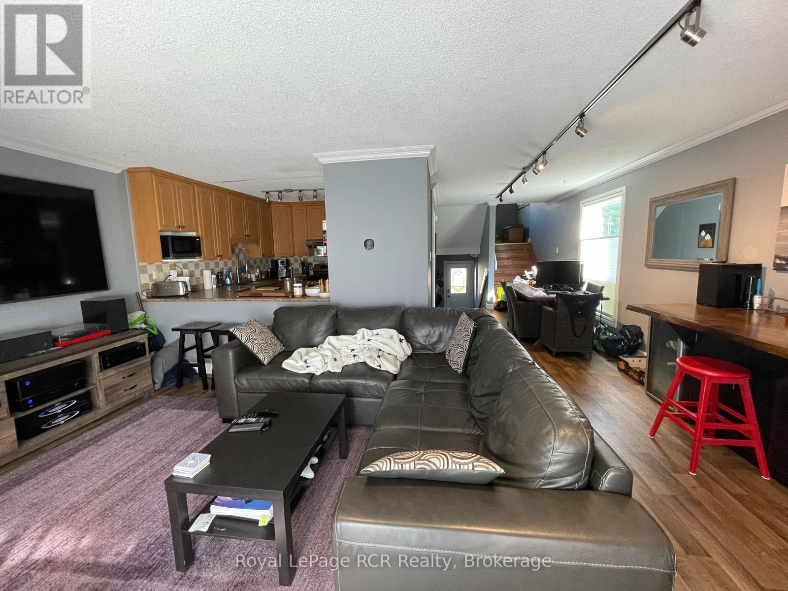 409 Thomas Street, Clearview (Stayner), ON - Indoor Photo Showing Living Room