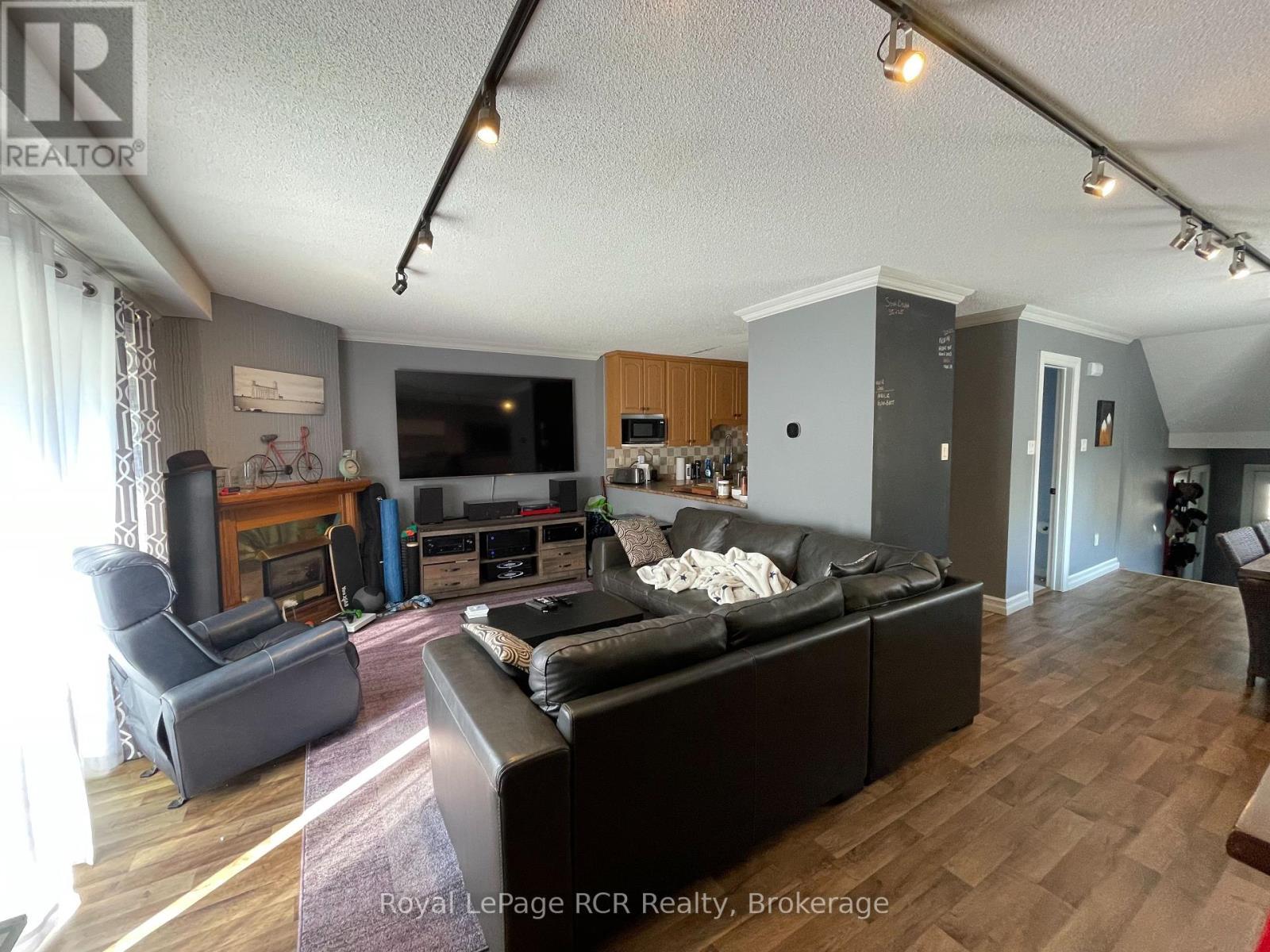 409 Thomas Street, Clearview (Stayner), ON - Indoor Photo Showing Living Room With Fireplace
