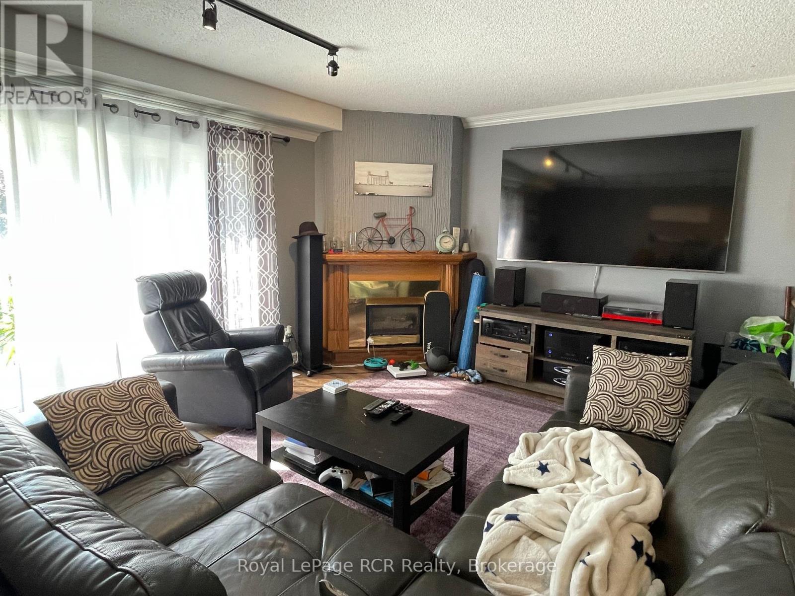 409 Thomas Street, Clearview (Stayner), ON - Indoor Photo Showing Living Room With Fireplace