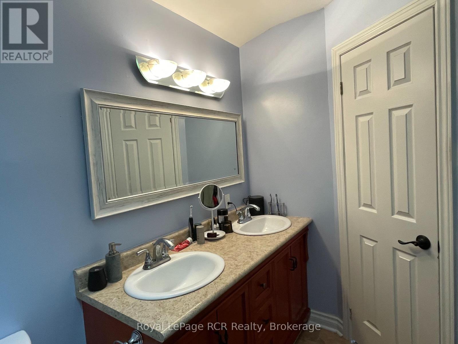 409 Thomas Street, Clearview (Stayner), ON - Indoor Photo Showing Bathroom