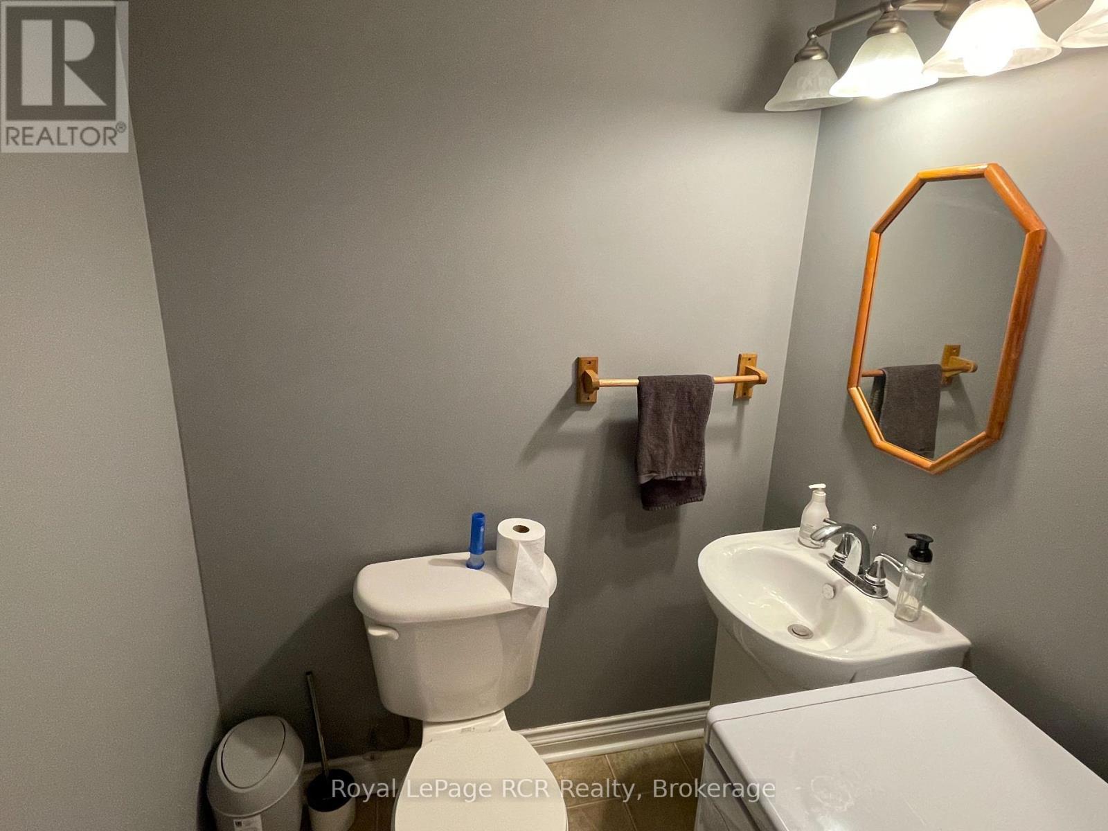 409 Thomas Street, Clearview (Stayner), ON - Indoor Photo Showing Bathroom