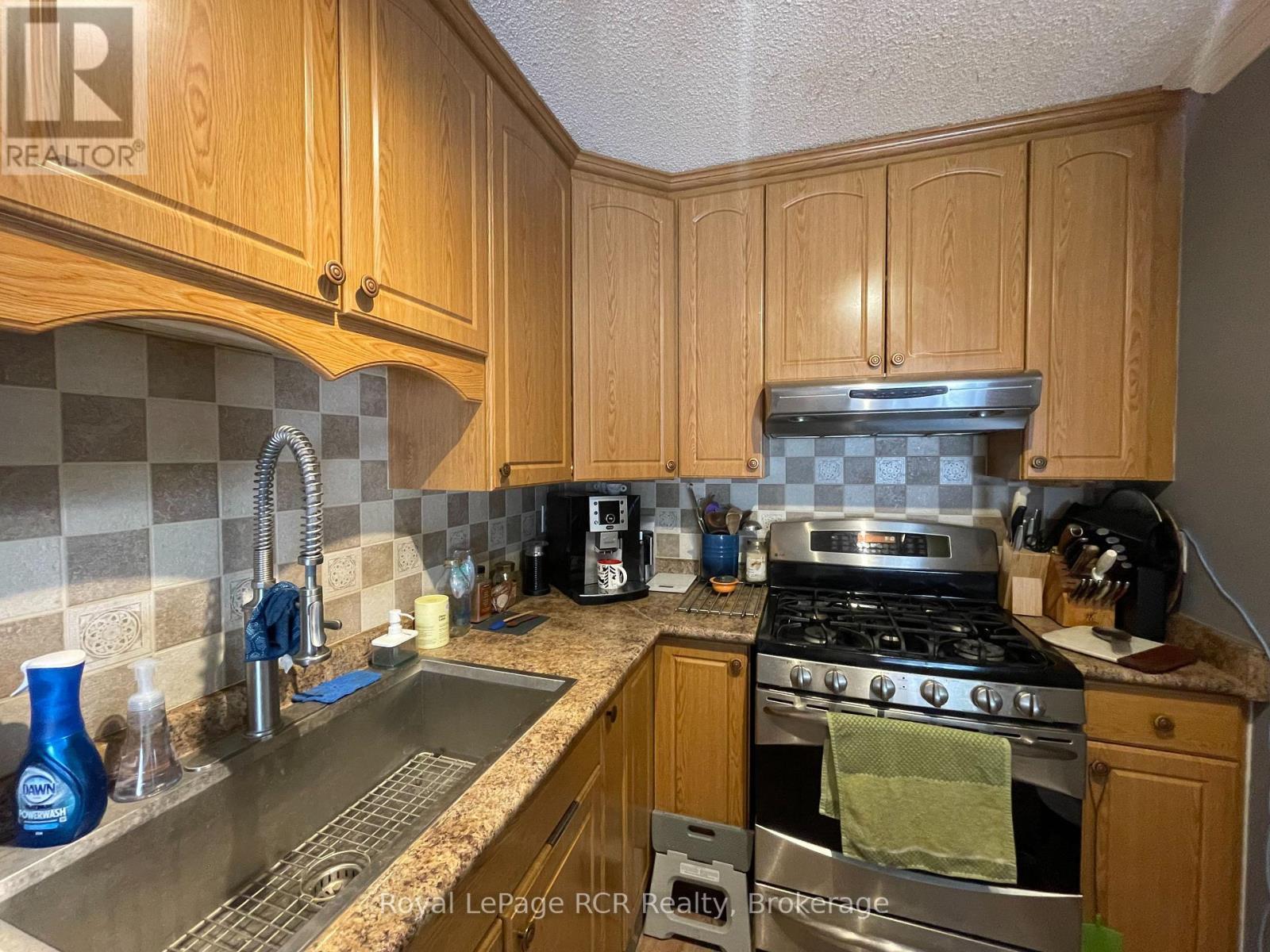 409 Thomas Street, Clearview (Stayner), ON - Indoor Photo Showing Kitchen