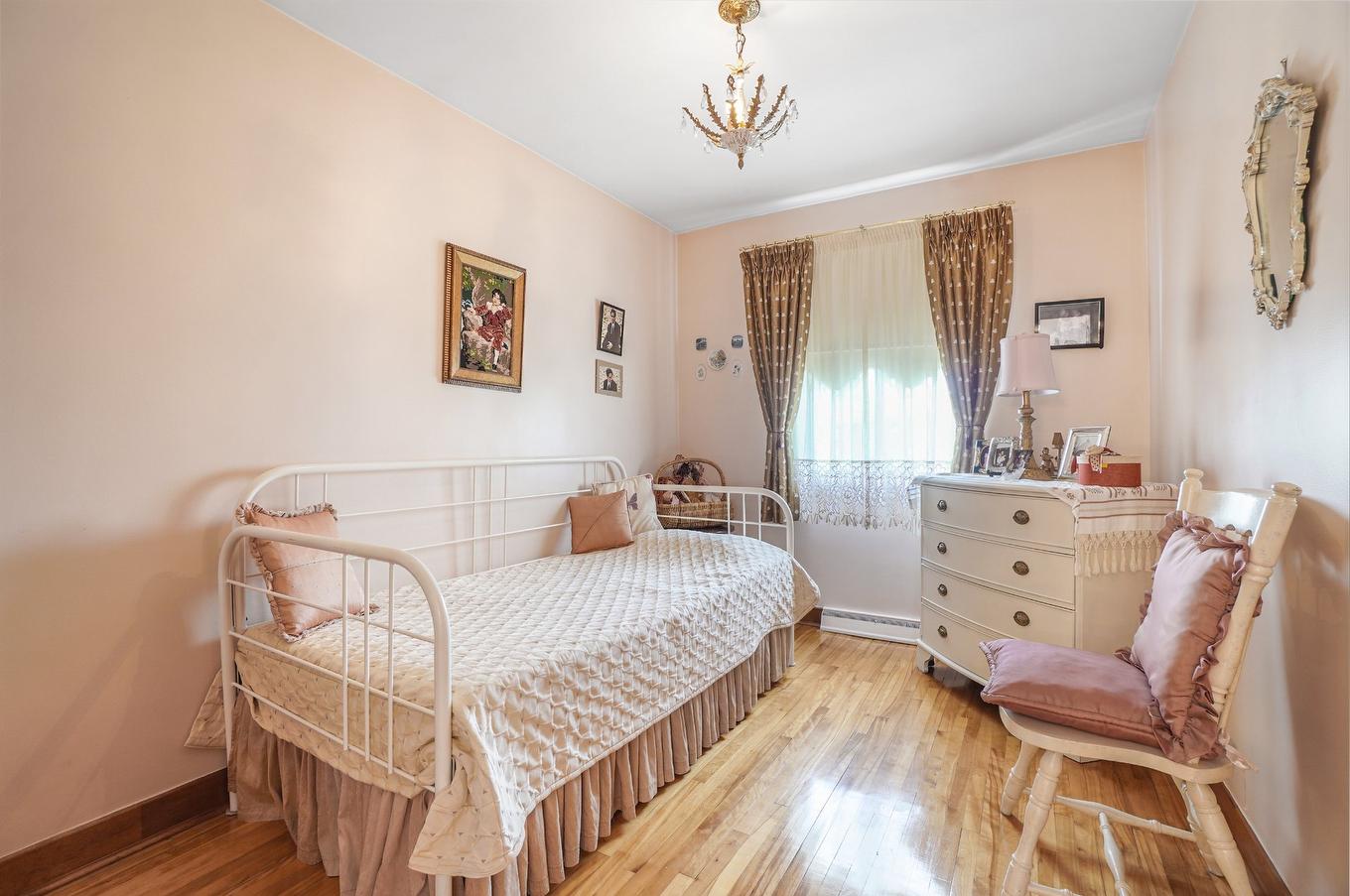 Chambre à coucher - 1412 Boul. Élisabeth, Laval (Chomedey), QC - Indoor Photo Showing Bedroom