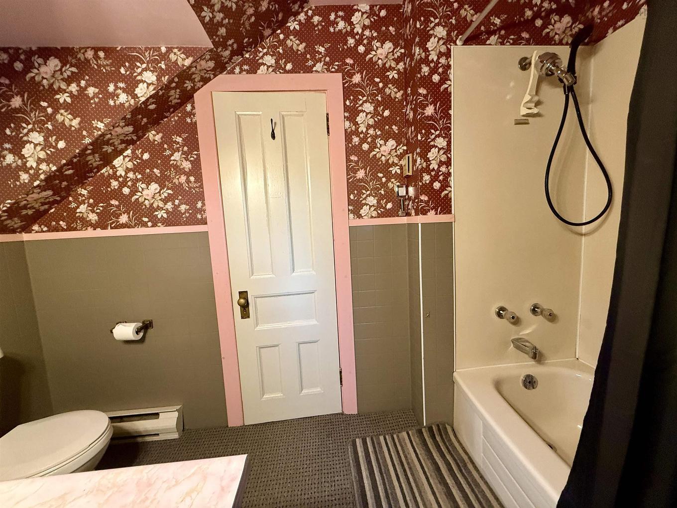 70 Victoria Road, Lunenburg, NS