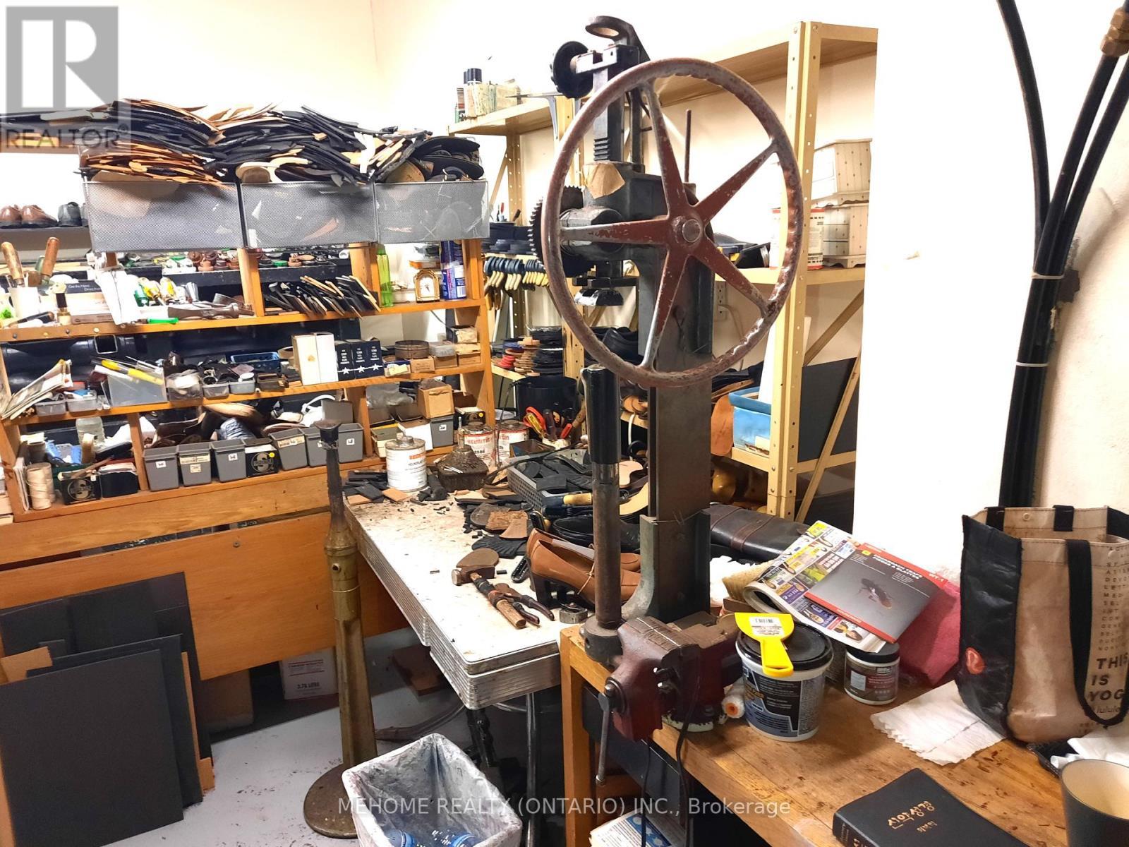 Unit # Hsc 107 - 700 University Avenue, Toronto, ON