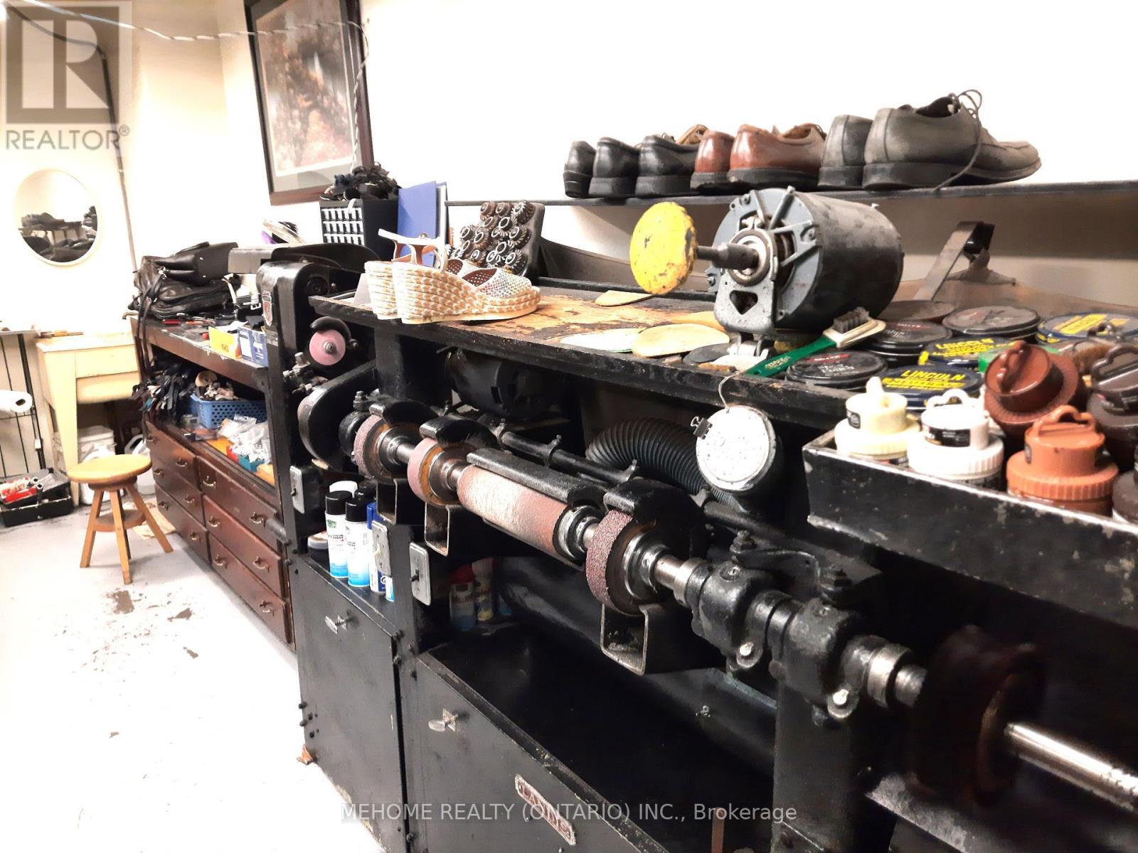 Unit # Hsc 107 - 700 University Avenue, Toronto, ON