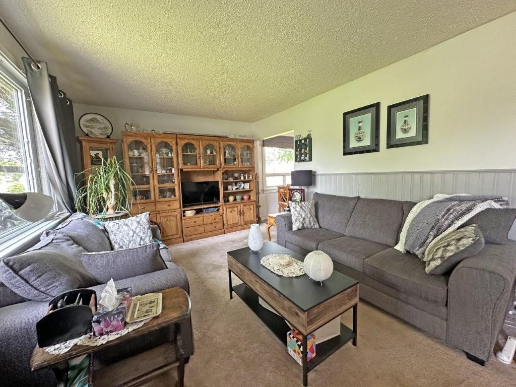 2 Stewart Ave, Red Rock, ON - Indoor Photo Showing Living Room