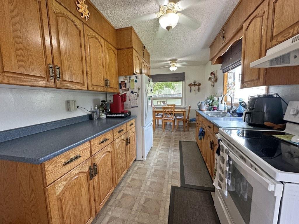 2 Stewart Ave, Red Rock, ON - Indoor Photo Showing Kitchen