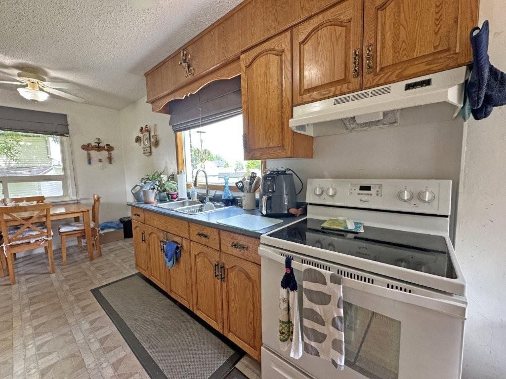 2 Stewart Ave, Red Rock, ON - Indoor Photo Showing Kitchen With Double Sink