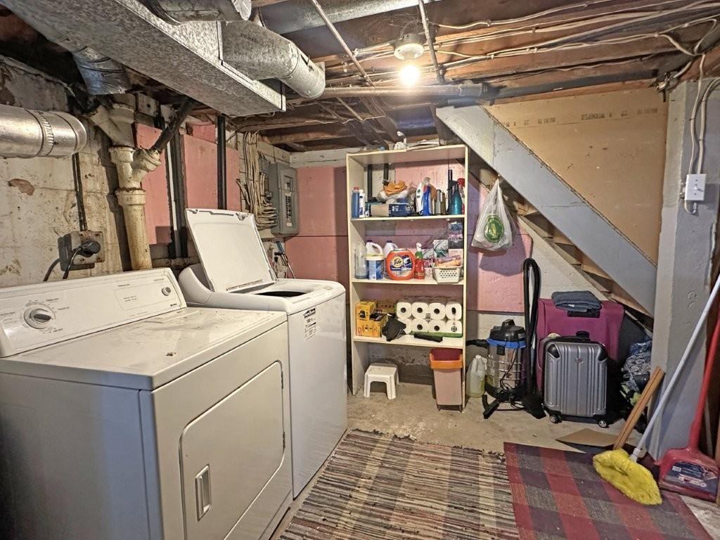 2 Stewart Ave, Red Rock, ON - Indoor Photo Showing Laundry Room