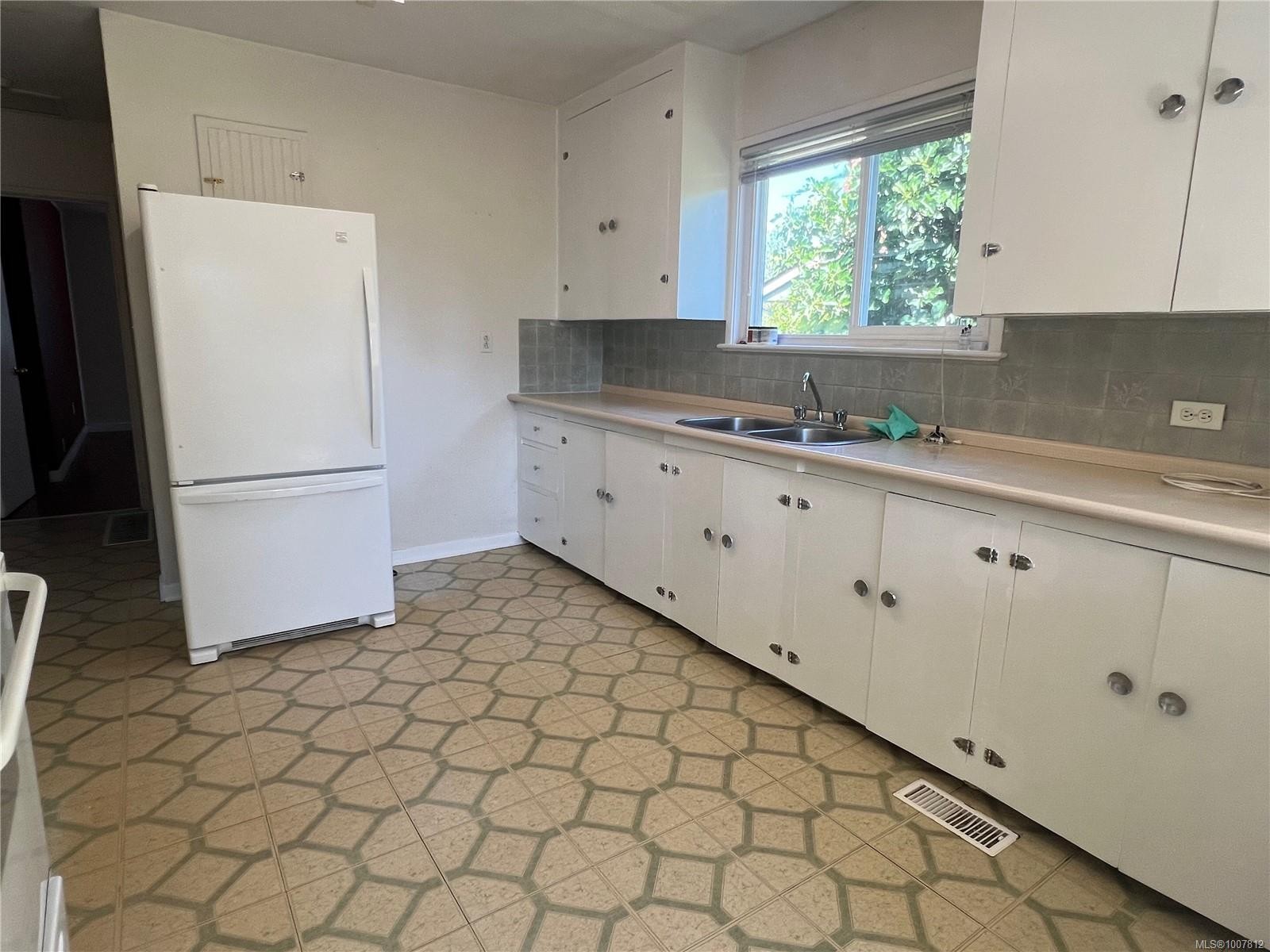 474 Wakesiah Ave, Nanaimo, BC