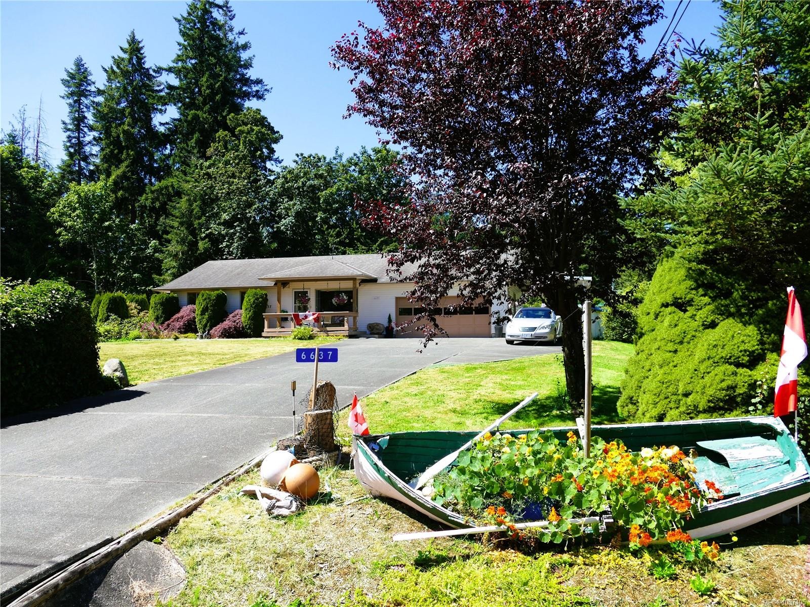 6637 Walker Frontage Rd, Fanny Bay, BC