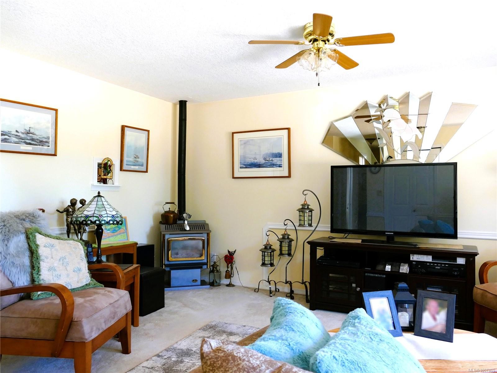 6637 Walker Frontage Rd, Fanny Bay, BC