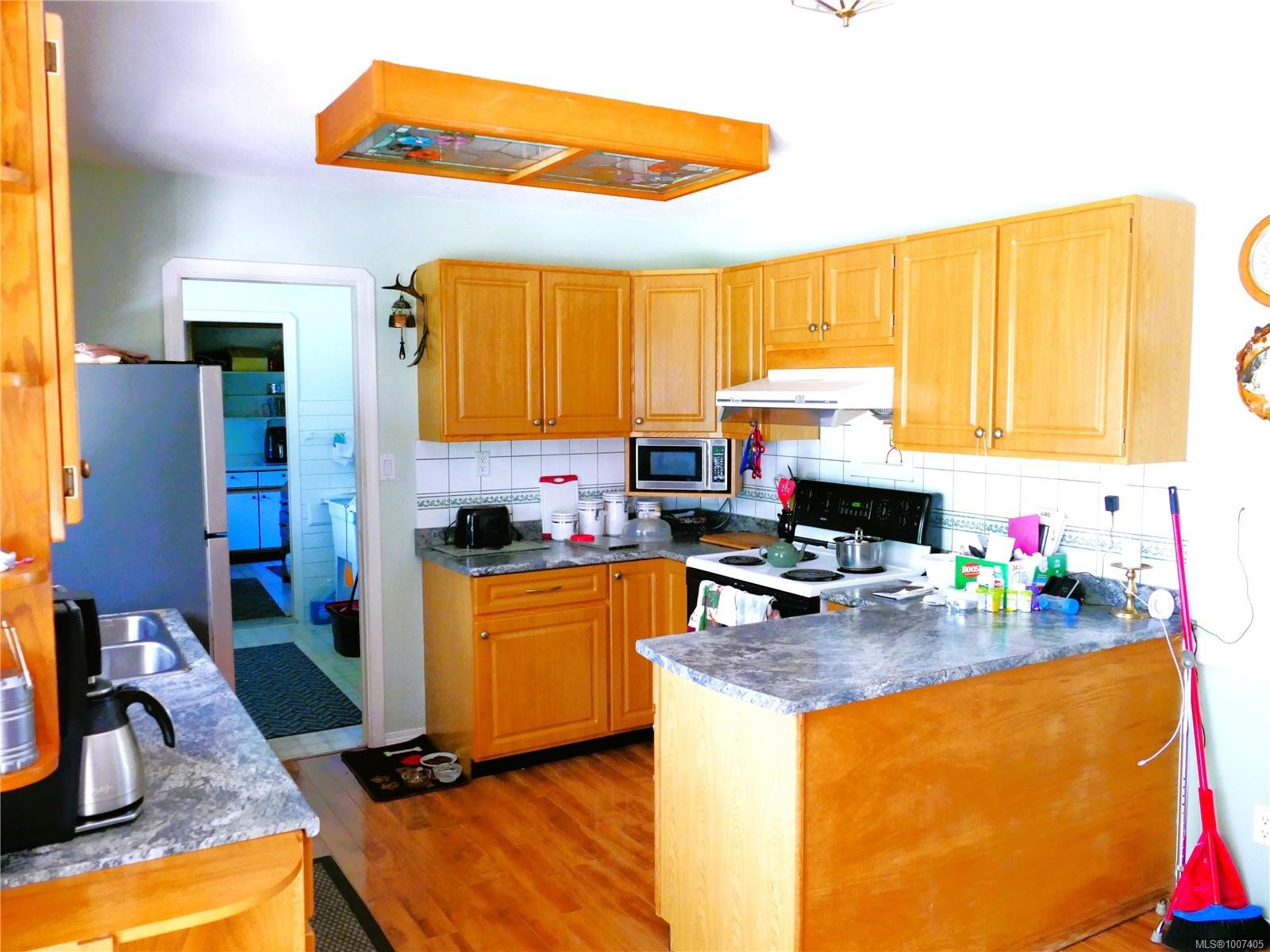 6637 Walker Frontage Rd, Fanny Bay, BC