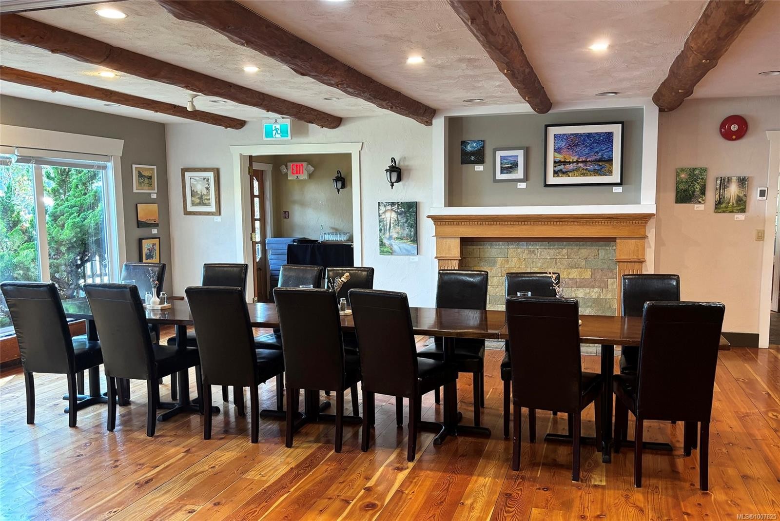 5 D1-134 Madrona Dr, Galiano Island, BC - Indoor Photo Showing Dining Room With Fireplace
