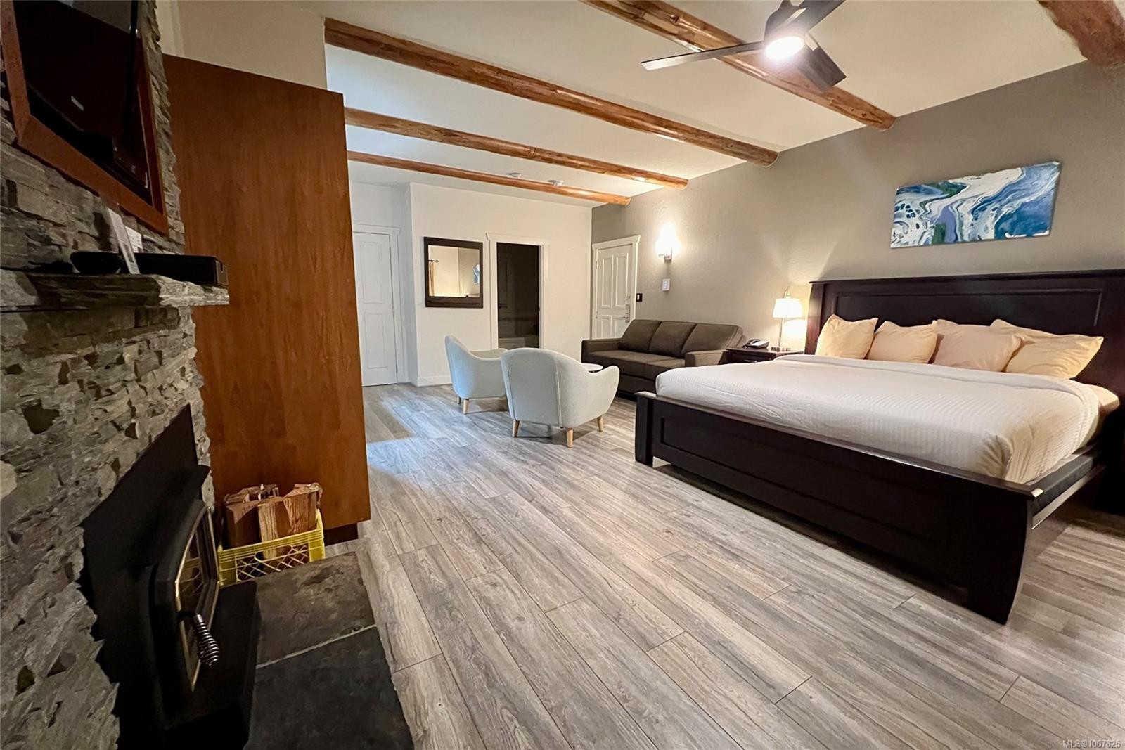 5 D1-134 Madrona Dr, Galiano Island, BC - Indoor Photo Showing Bedroom With Fireplace