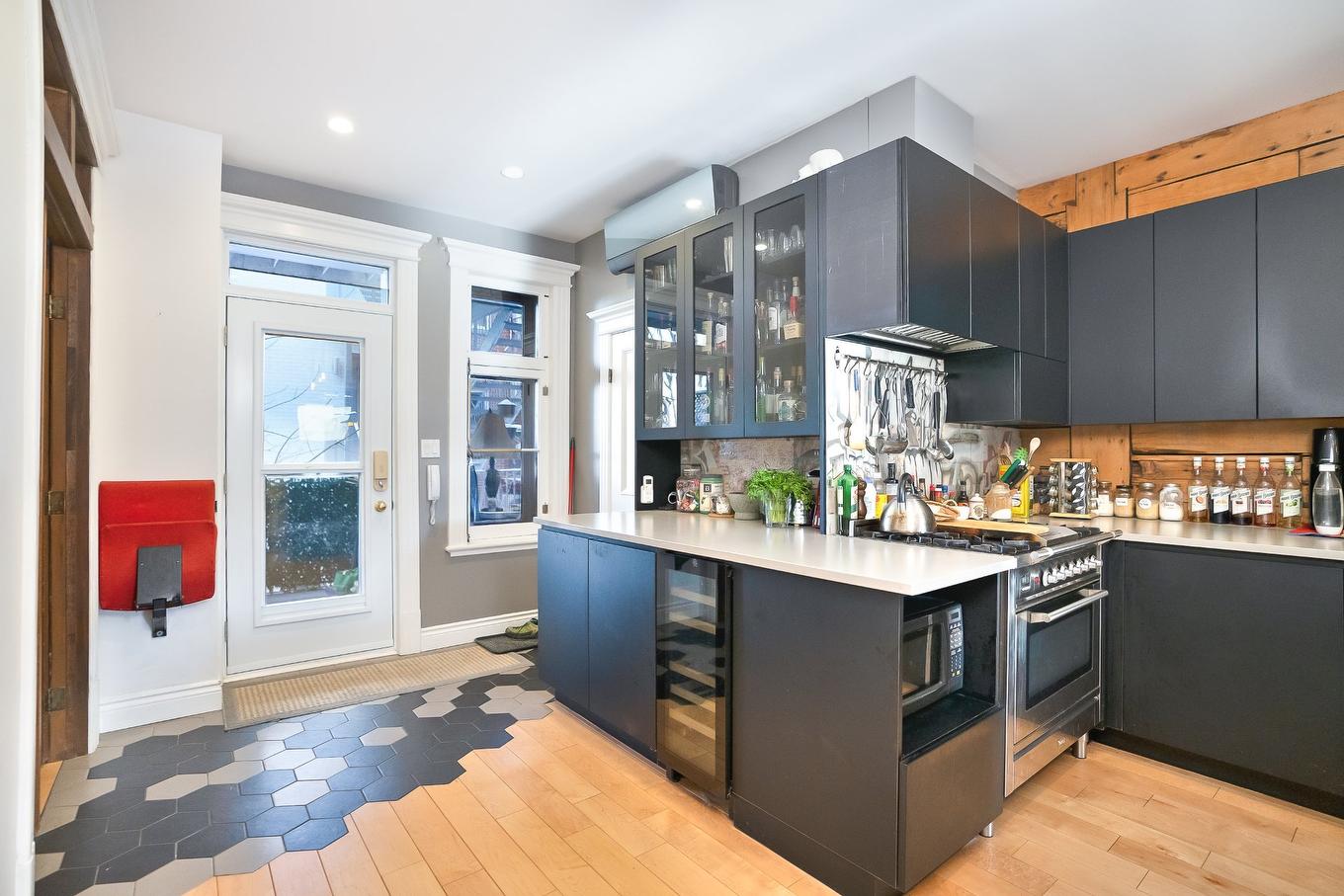 Cuisine - 5283 - 5287 Rue Berri, Montréal (Le Plateau-Mont-Royal), QC