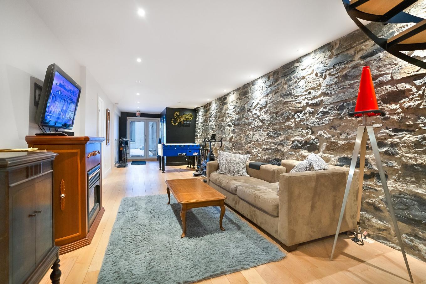 Salle familiale - 5283 - 5287 Rue Berri, Montréal (Le Plateau-Mont-Royal), QC